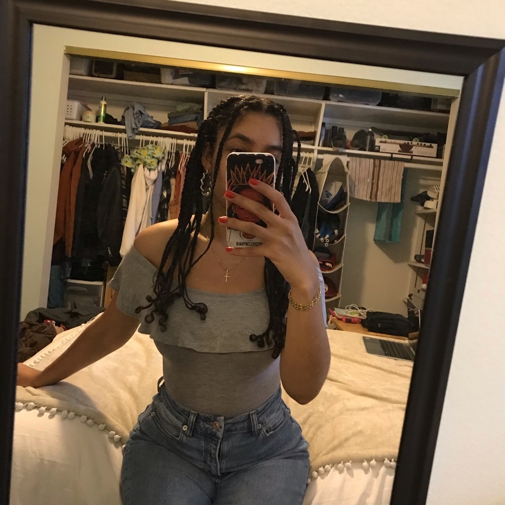 SLEEVELESS LIGHT GREY BODYSUIT